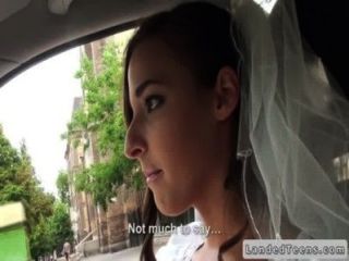 отвергнуто невеста минета в машине в общественном