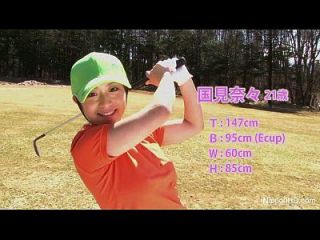 азиатские девушки-подростки играют в гольф