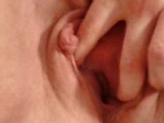 мастурбации огромный клитор и губами влажную киску до оргазма