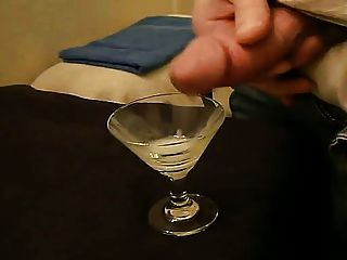 еще один огромный Сперма в стакане (30 второй длинный мужской оргазм)
