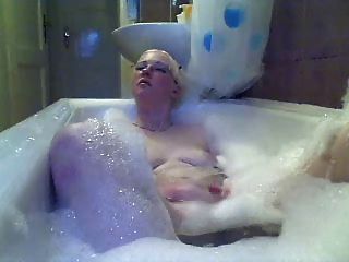 блондинка немецкие amateurgirl пальцы себя в ванной