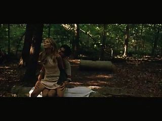 Sarah Michelle Gellar трахают в лесу
