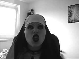 Сексуальные злые монахини