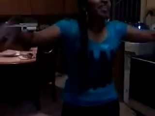 тамиль девушка танцует и показывает обнаженное тело