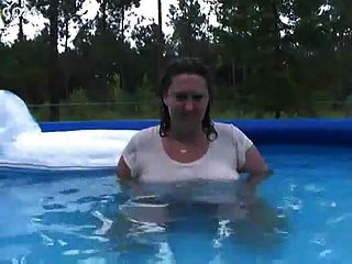 bbw мокрые футболки в бассейне