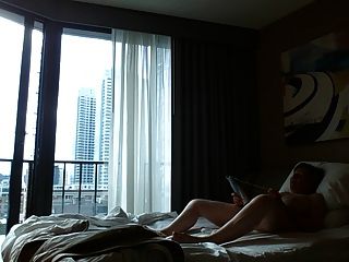 voyeur hotel window публичная мастурбация марируками