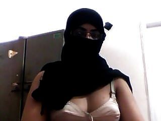 Дези хиджаб очень большие сиськи вебкамера молитва мусульманская задница мило