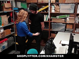 shoplyfter горячая мамаша доминирует молодой вор для кражи