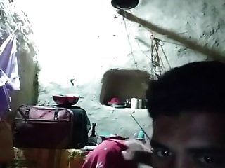 Индийская пара играет на веб-камеру